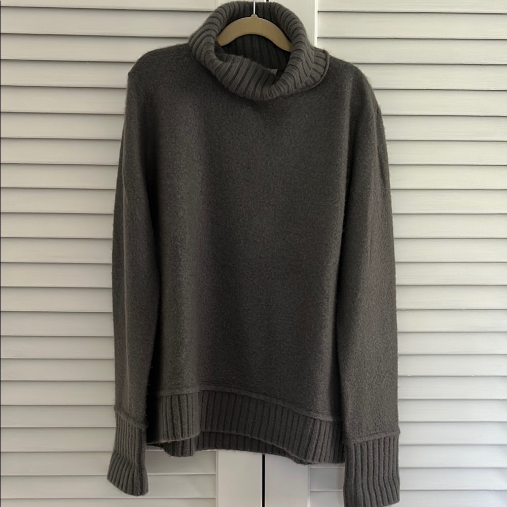 Vince Moss Green 100% Cashmere Sweater